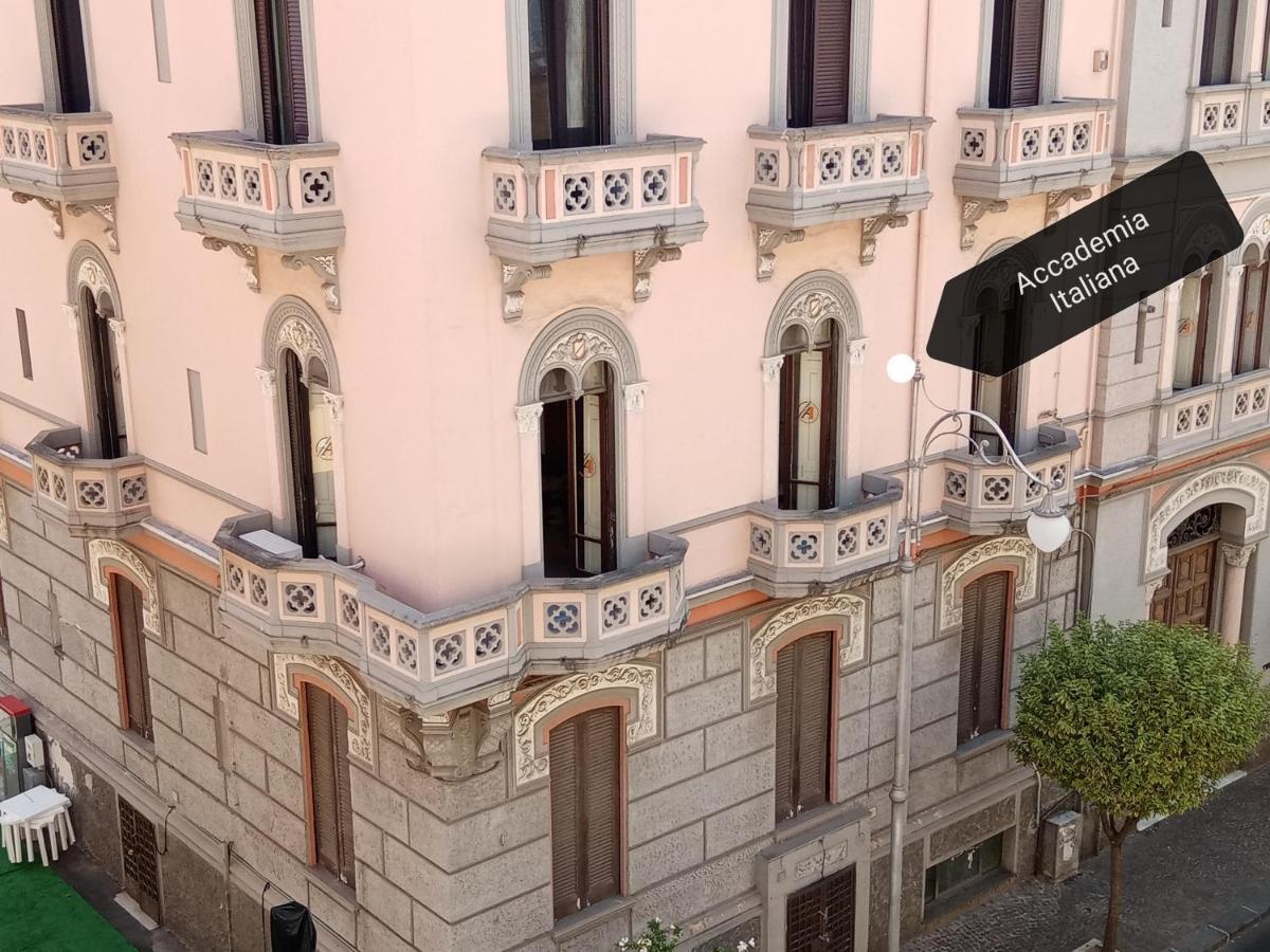 مبيت وإفطار ساليرنو In Via Roma المظهر الخارجي الصورة
